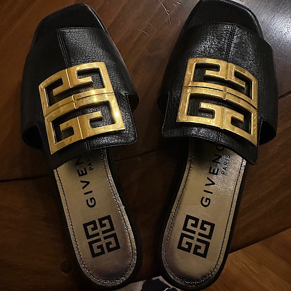 Givenchy Antigona  black leather sandal